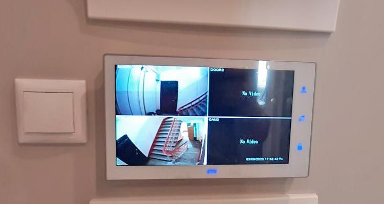 Монтаж видеонаблюдения на 4 камеры для видеодомофонов в квартире